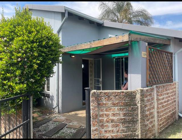 2 BEDROOM TOWNHOUSE FOR SALE IN EDEN GLEN